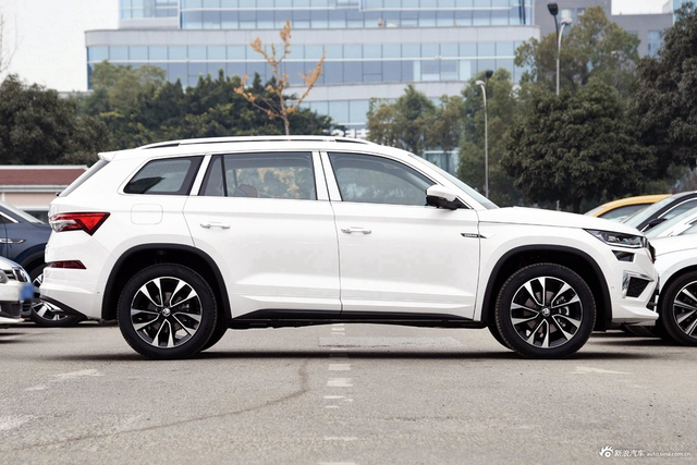 2024款柯迪亚克 TSI380 7座四驱旗舰版