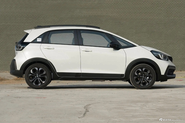 2023款LIFE 1.5L CVT CRO-SS灵趣版