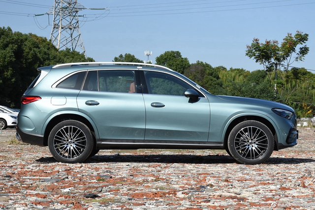 2025款奔驰GLC 300 L 4MATIC 豪华型 5座