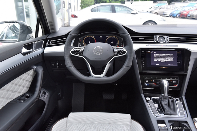 2025款迈腾 改款三 众享款 330TSI DSG豪华型