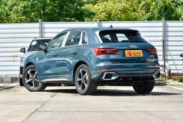 2025款奥迪Q3 45周年典藏版 35TFSI 时尚动感型