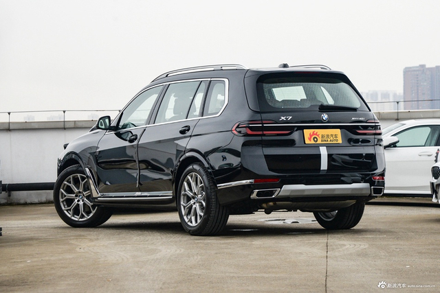 2023款宝马X7 xDrive40i 领先型豪华套装