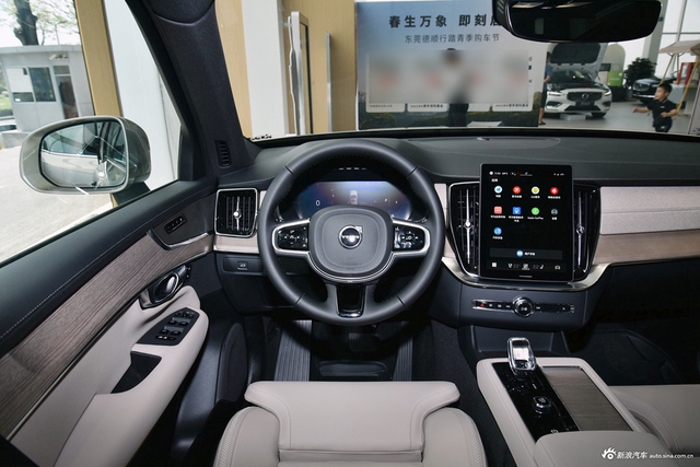 2025款沃尔沃XC90改款 B6 智远豪华版 6座