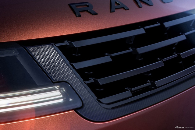 2025款揽胜运动 4.4 V8 SV Carbon 官图