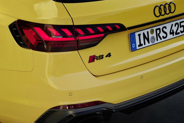 2024款奥迪RS 4 Avant edition 25 years 官图