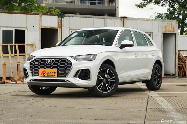 2025款奥迪Q5L 45周年典藏版 40 TFSI 时尚动感型