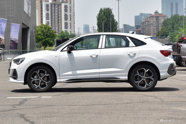 2025款奥迪Q3 Sportback quattro45周年典藏版 40TFSI 时尚型