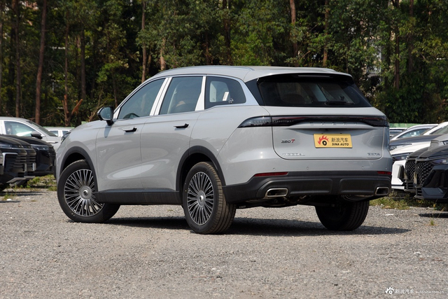 2024款瑞虎8 L 2.0T 两驱尊贵版 7座