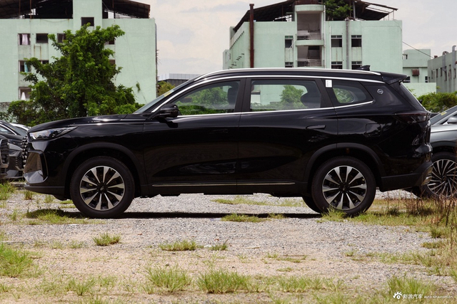 2025款瑞虎8 PLUS 1.6T 乘风版 5座