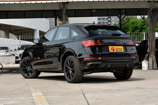 2025款奥迪Q5L Sportback 45周年典藏版 40 TFSI 豪华型