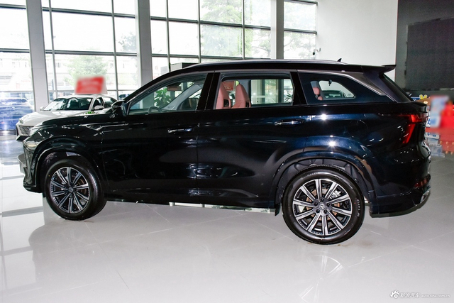 2024款长安CS75 PLUS 第三代 冠军版 1.5T 智驾劲航型