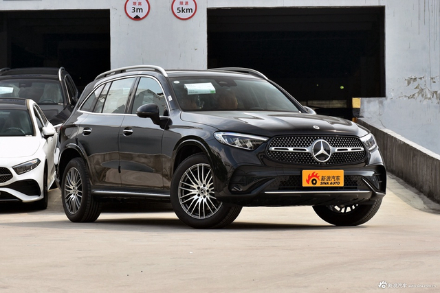 2025款奔驰GLC改款 300 L 4MATIC 动感型 7座