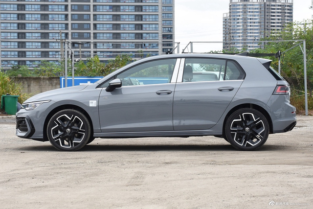 2025款高尔夫 300TSI R-Line