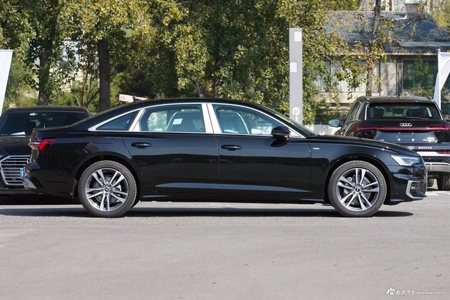 2024款奥迪A6L 40 TFSI 豪华动感型
