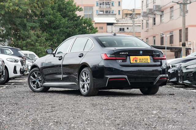 2024款宝马i3 eDrive 35 L