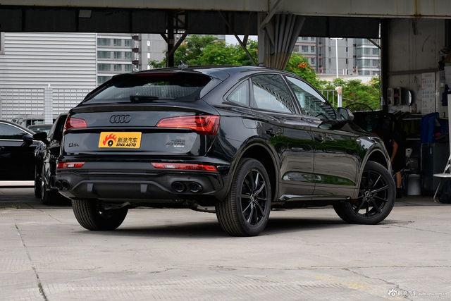 2025款奥迪Q5L Sportback 45周年典藏版 40 TFSI 豪华型