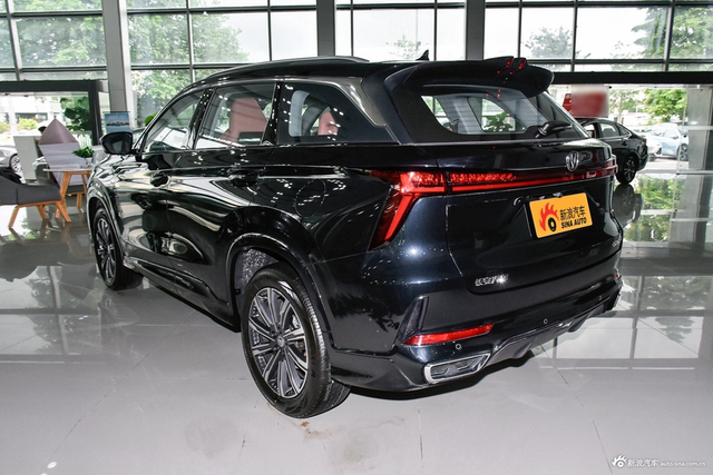 2024款长安CS75 PLUS 第三代 冠军版 1.5T 智驾劲航型