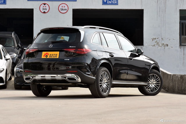 2025款奔驰GLC改款 300 L 4MATIC 动感型 7座