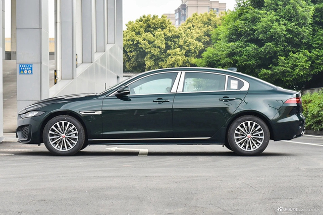 2023款捷豹XEL 2.0T 200PS R-DYNAMIC 青春运动版