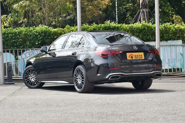 2025款奔驰C级 改款 C 260 L 运动版