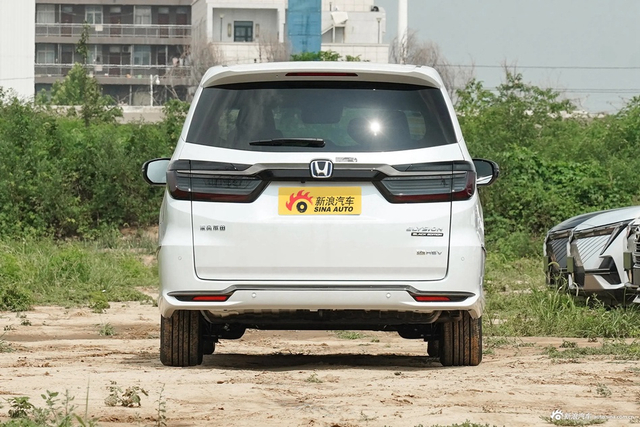 2024款艾力绅 2.0L e:HEV 至尊版