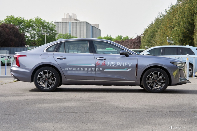 2025款红旗H5 PHEV 170 超混版
