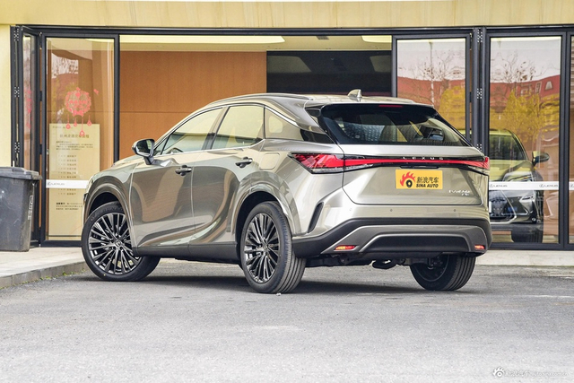 2023款雷克萨斯RX混动 450h+ 四驱畅享版