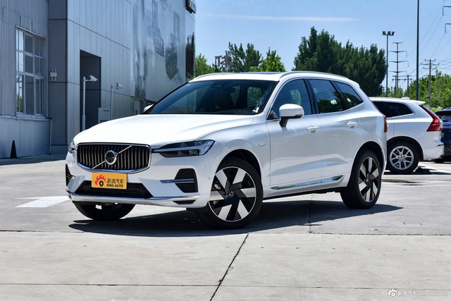 2024款沃尔沃XC60 T8 插电混动 长续航四驱智雅豪华版