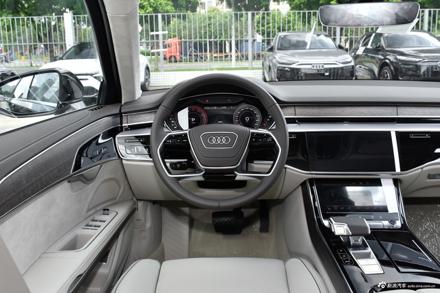 2025款奥迪A8L 55 TFSI quattro 旗舰型