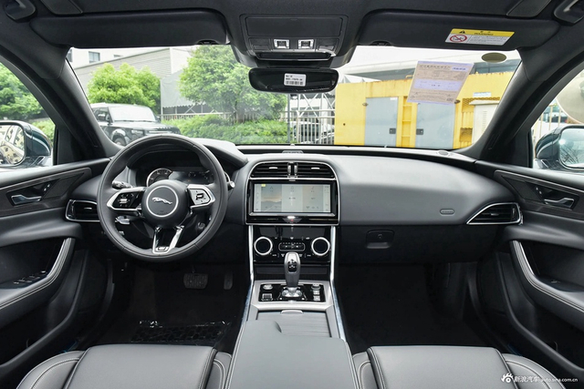 2023款捷豹XEL 2.0T 200PS R-DYNAMIC 青春运动版