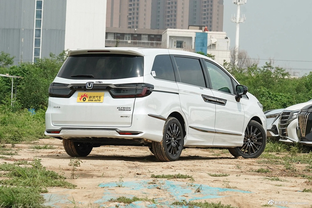 2024款艾力绅 2.0L e:HEV 至尊版