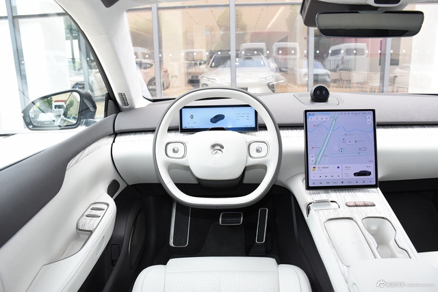 2024款蔚来ET7 75kWh 行政版