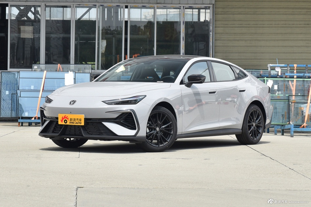 2025款长安UNI-V 第三代 1.5T 500Bar尊贵型