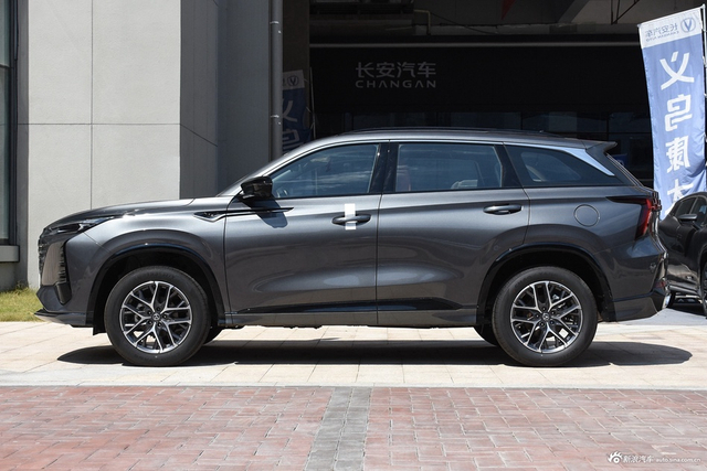 2024款长安CS75 PLUS 第三代 冠军版 1.5T 智驾劲领型