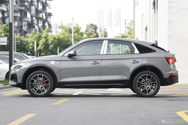2024款奥迪Q5L Sportback 45 TFSI 豪华型