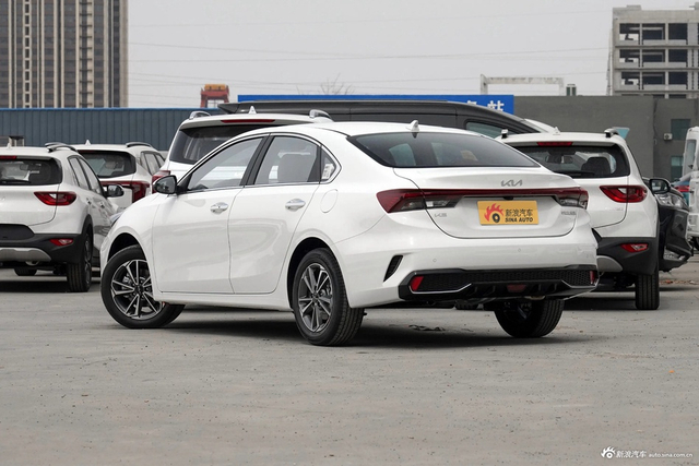 2024款起亚K3 1.5L CVT豪华智享版