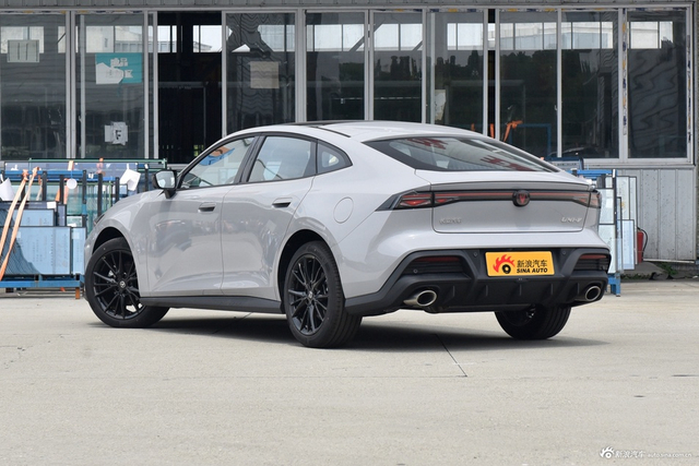 2025款长安UNI-V 第三代 1.5T 500Bar尊贵型