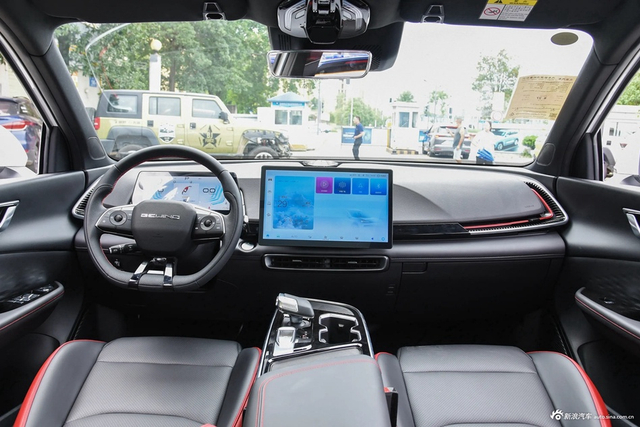 2023款北京 魔方 1.5T DCT铂金版