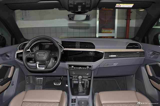 2024款奥迪Q3 45TFSI quattro 时尚动感型 上市特别版