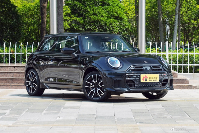 2026款MINI 2.0T COOPER S 赛车手 三门版 黑标特别版