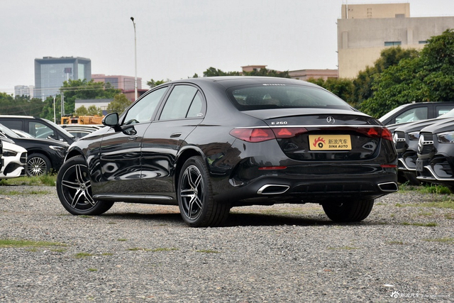 2025款奔驰E级(进口) E 260 运动版