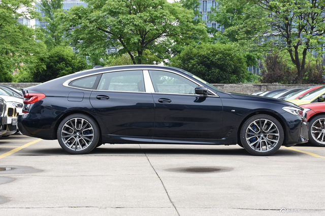 2022款宝马6系GT 630i M运动大旅行家版