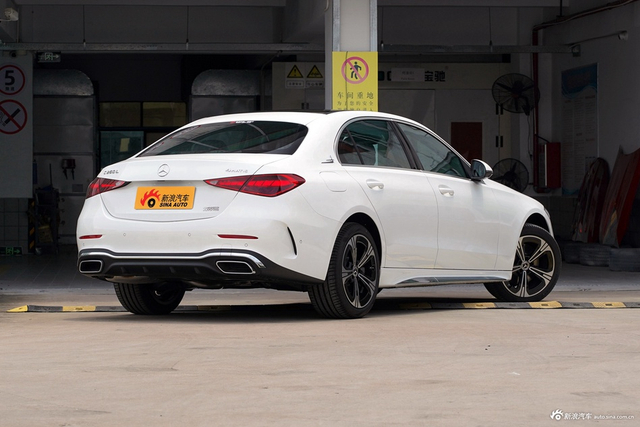 2025款奔驰C级 改款 C 260 L 4MATIC 运动版