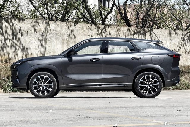 2024款长安UNI-Z蓝鲸智电iDD 125km 超越型