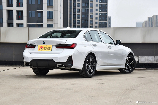 2024款宝马3系 325i M运动套装