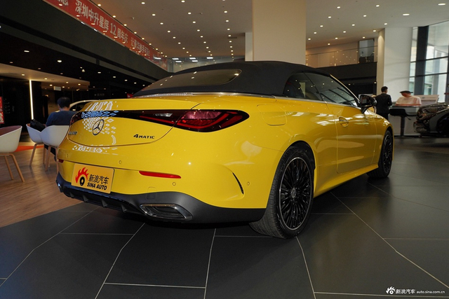 2025款奔驰CLE 300 4MATIC 敞篷轿跑车
