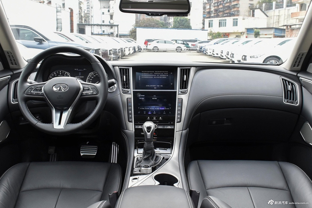 2022款英菲尼迪Q50L 2.0T自动进享运动版