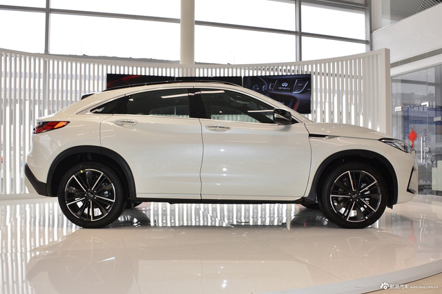 2022款英菲尼迪QX55 2.0T 四驱耀动版