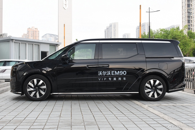 2025款沃尔沃EM90 Ultra