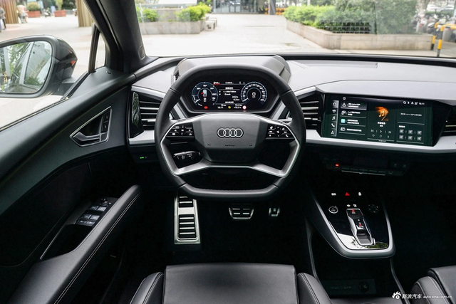 2023款奥迪Q5 e-tron 40 e-tron 闪耀型 机甲套装